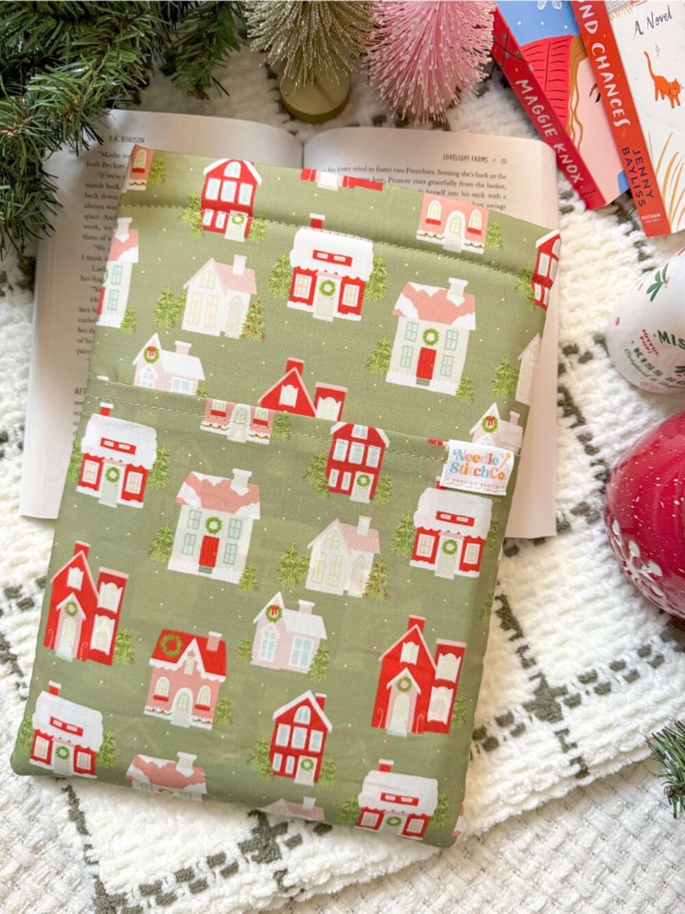 NWOT! Needle Stitch & Co Christmas Cottages Book Sleeve